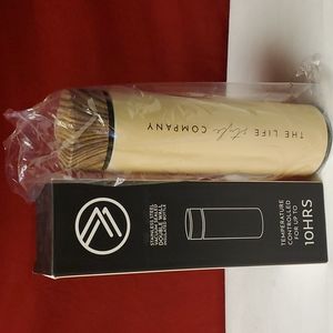 NWT, Savvi Stainless Steel Vacuum Sealed Double Wall Insulated Bottle.